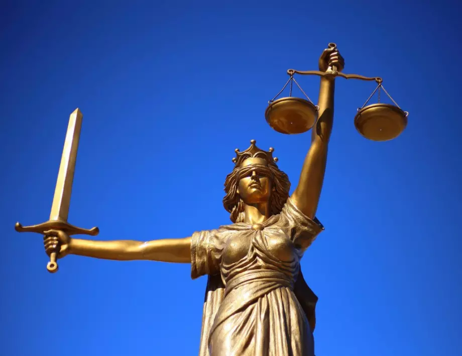 Съдът отмени решение на КЗК за нелоялна конкуренция и кражба на клиенти в адвокатско дружество