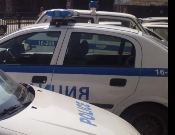 Арестуваха двама, потрошили 30 автомобила в София