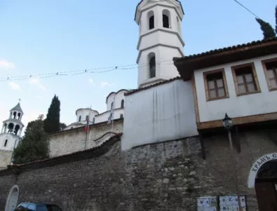 Историята на асеновградския храм с виенски часовник на камбанарията си