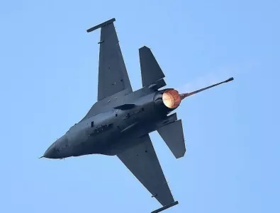 F-16 прихванал и прогонил самолет от затворена зона по време на реч на Тръмп