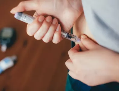 Диабетици си набавят липсващ от аптеките инсулин през Facebook