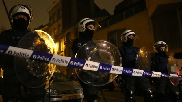 Френската полиция евакуира лагер за мигранти в Париж (СНИМКИ и ВИДЕО)