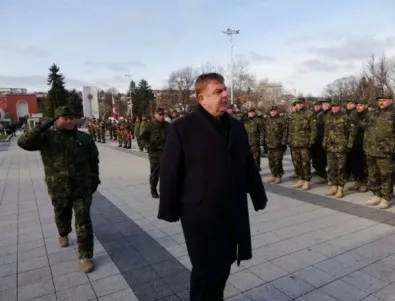 Каракачанов: България няма нужда да увеличава своето присъствие в Афганистан