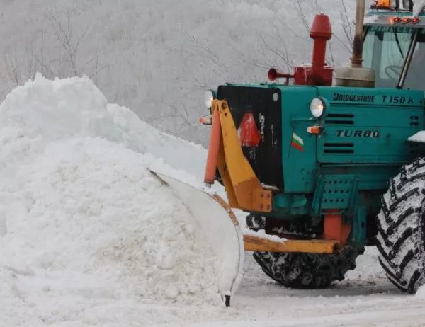 15 снегопочистващи автомобила в Кюстендил 