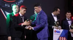 {{ otherArticle[0].article.title }}