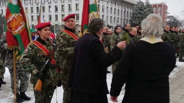 В Плевен осветиха бойните знамена на поделенията в гарнизона