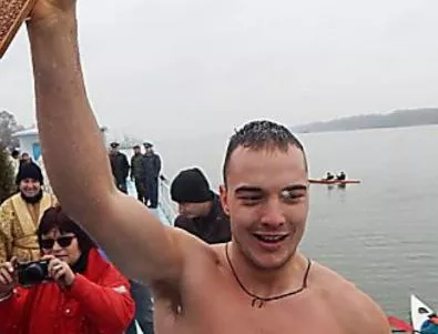 Русенски спортист спаси християнската светиня в река Дунав