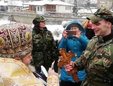 Курсантът Пламен Георгиев спаси Богоявленския кръст във Велико Търново