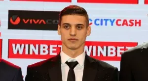 {{ otherArticle[0].article.title }}