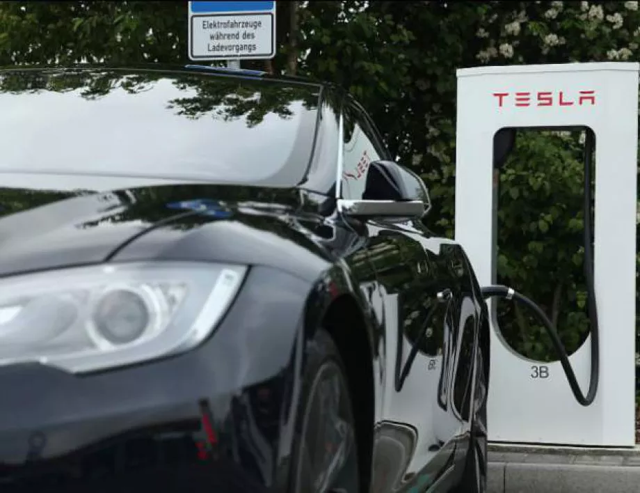 Tesla търси място за завод в Германия