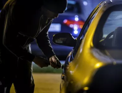 Задържаха заподозрени за кражби на автомобили в Банско 