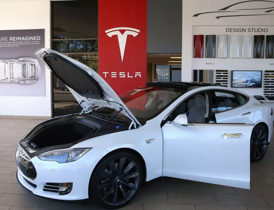 "Tesla" ще изтегли 362 000 свои автомобила от движение в Съединените щати