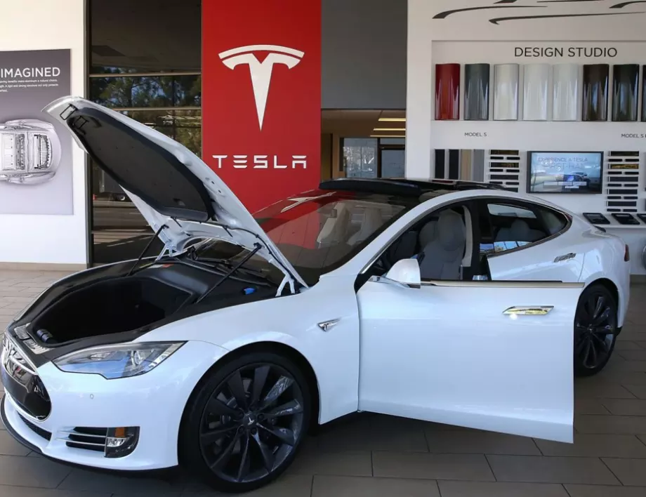 Изкуственият интелект ще управлява автомобилите на Tesla 