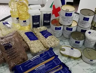 Хранителни продукти за нуждаещи се хора, раздава БЧК в Бургаска област 