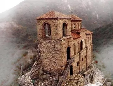 Вандализъм или изкуство: Оскверниха ли Асеновата крепост? (ВИДЕО)