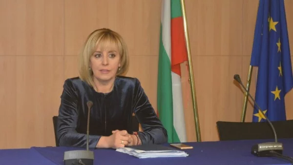 Манолова поиска от Европейския омбудсман да защити българските превозвачи 