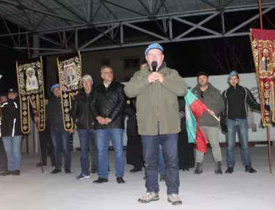Протестът във Войводиново - щипка разум, доста закани и обявено национално движение от генерал (ВИДЕО)