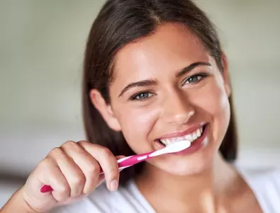 Как действат избелващите пасти за зъби и защо могат да бъдат опасни?