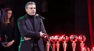 {{ otherArticle[0].article.title }}