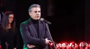 {{ otherArticle[0].article.title }}