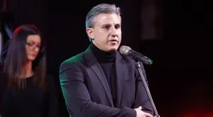 {{ otherArticle[0].article.title }}