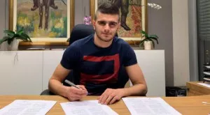 {{ otherArticle[0].article.title }}