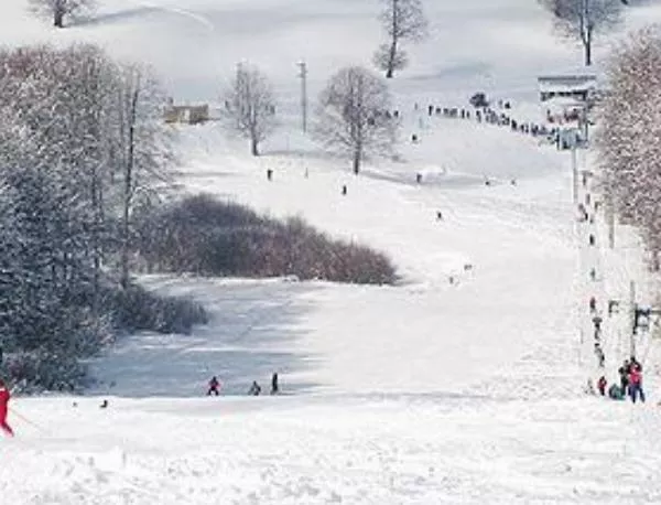 За любителите на зимните спортове работят 3 влека на хижа "Пършевица“ във Врачанския балкан