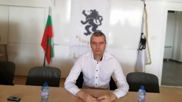 "Възраждане" планира да събере десетки хиляди души пред парламента и да въведе извънредно положение