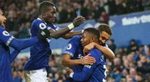 {{ otherArticle[0].article.title }}