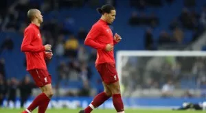 Моментът, в който Ван Дайк се разкрещя на Александър-Арнолд (ВИДЕО)