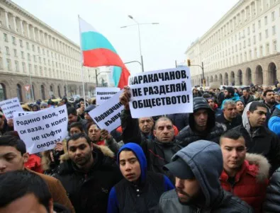 Ромският протест срещу Каракачанов - защото дели българи и роми