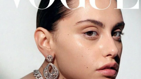 Българка изгря на корицата на модната библия VOGUE