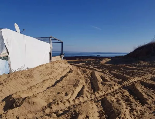 Има задържани за унищожаването на дюните на къмпинг "Смокиня"