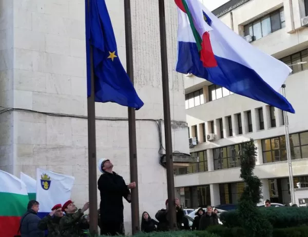 Националният флаг да се вее над Бургас в празничните дни