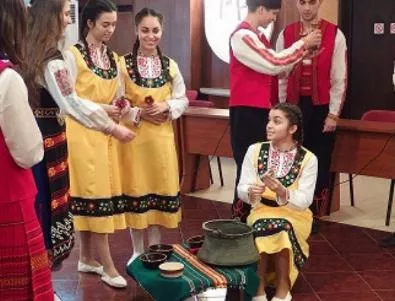 Ученици пренасят български традиции в настоящето и бъдещето 
