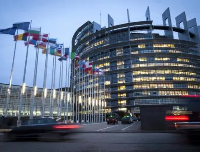 Европарламентът настоява за либерализиране на визовия режим с Косово