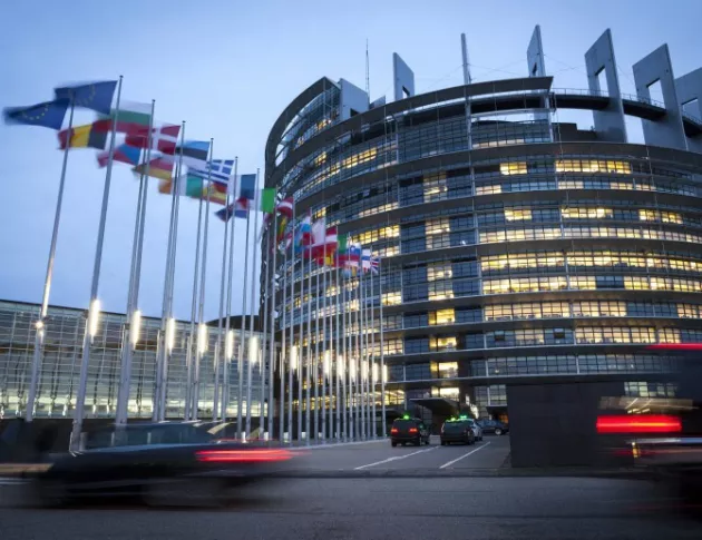 Първото заседание на Европейския парламент - Фарадж си показа рогата (ВИДЕО)