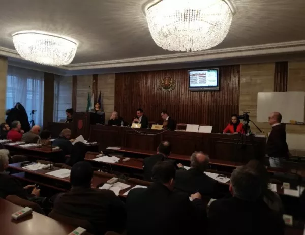 Собственици на непостроени от 33 години имоти в Добрич съдят общината заради отказ от общинския съвет