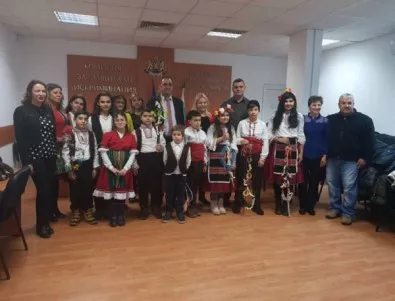 Водеща ромска организация се разграничи от сурвакането на Каракачанов за Василица