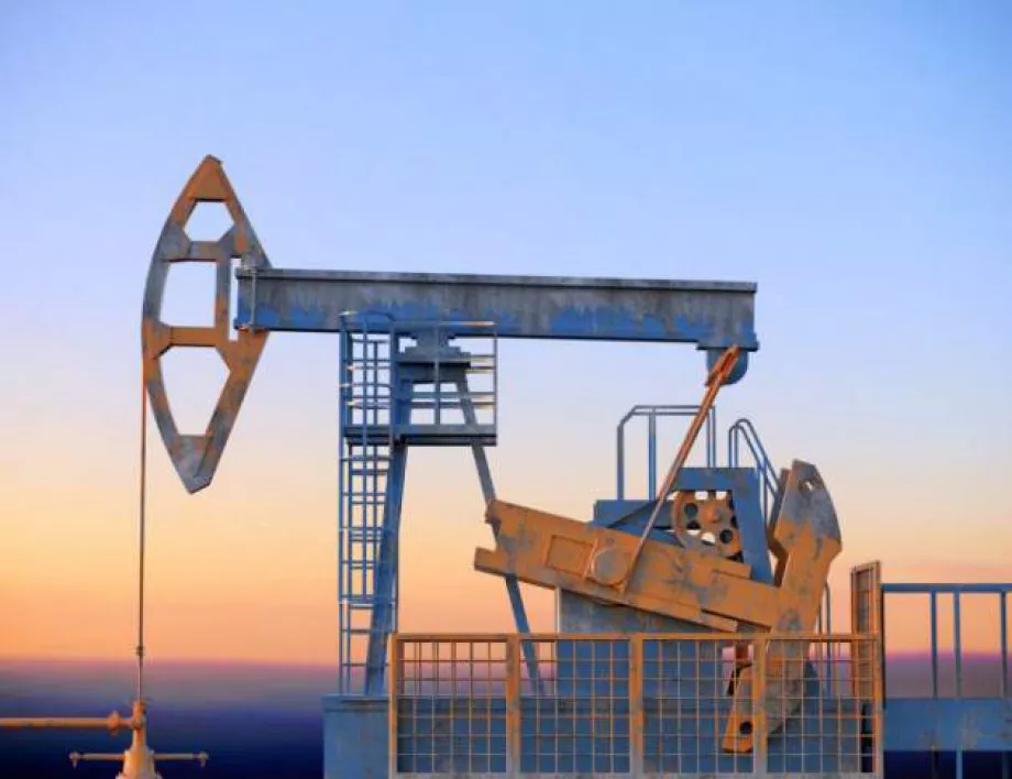 Цената на петрола отново пада заради напрежението между САЩ и Китай 