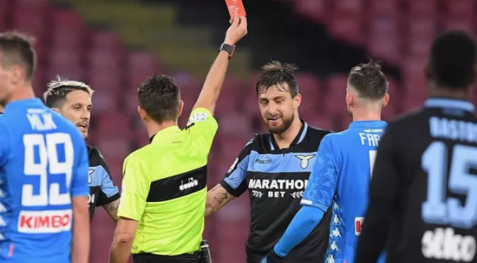 Червен картон спря устрема на "орлите", Наполи взе дербито в Серия А