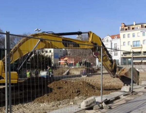 Ремонтът на площад "Централен" в Пловдив тече с пълна сила