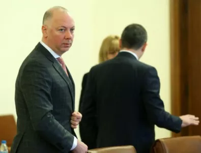 Транспортният министър иронизира тънко Светослав Малинов заради отсъствието за пакет 