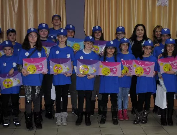 Врачански деца спечелиха награда в конкурс на МВР и дариха средствата  