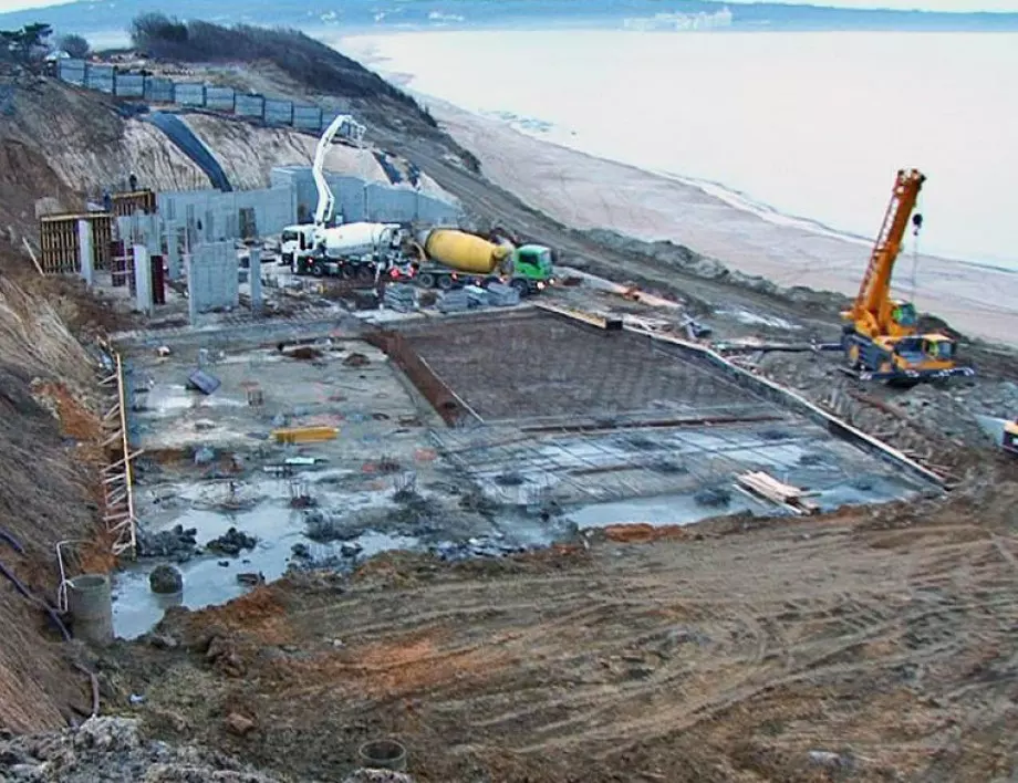Как бетонът превзема някои от най-привлекателните кътчета по Черноморието ни (СНИМКИ)
