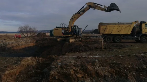 Живописен залив става поредният бетонен ад по Южното Черноморие (ВИДЕО)