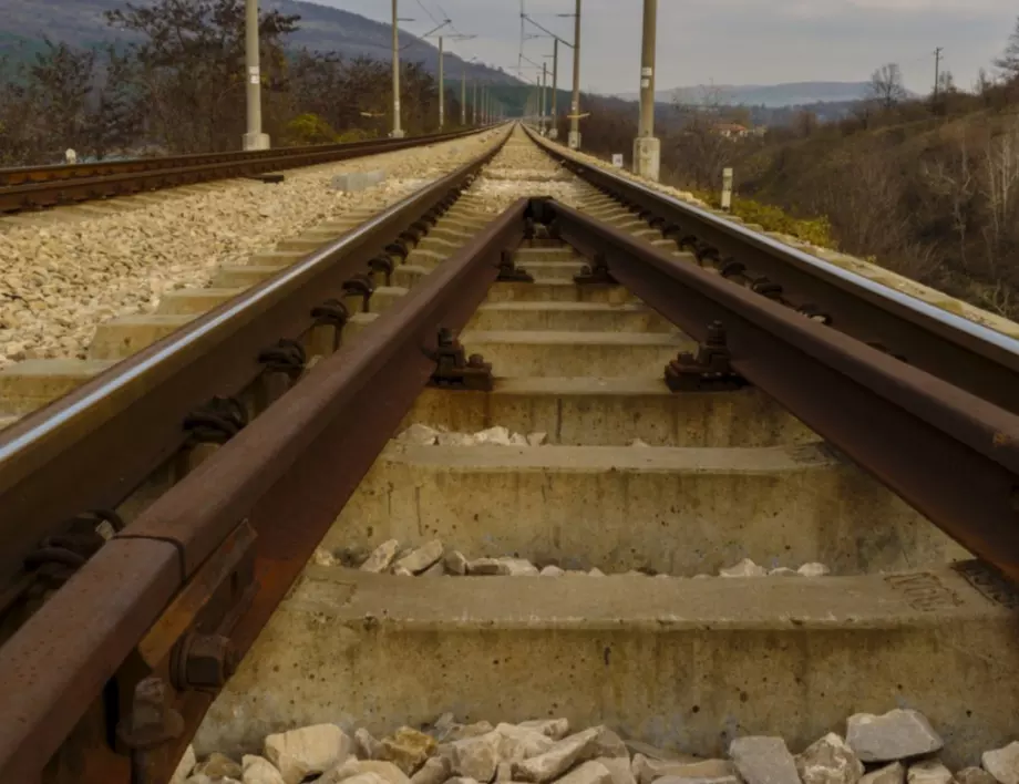 Няма пострадали при инцидента с бързия влак Варна-София