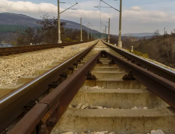 Пътнически влак блъсна 61-годишен мъж в Поповица