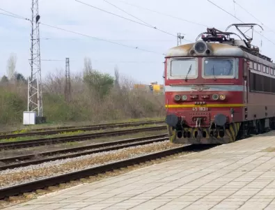 Машинист предотврати челен сблъсък между два влака в Карлово