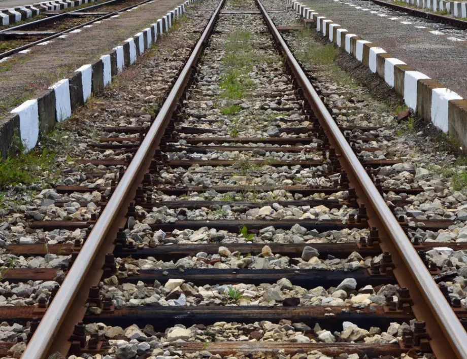 Скоростен влак дерайлира в Италия, има загинал (СНИМКИ)